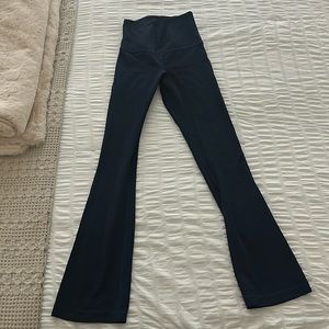 Lululemon high rise mini flared pant 28” size 2 excellent condition worn once